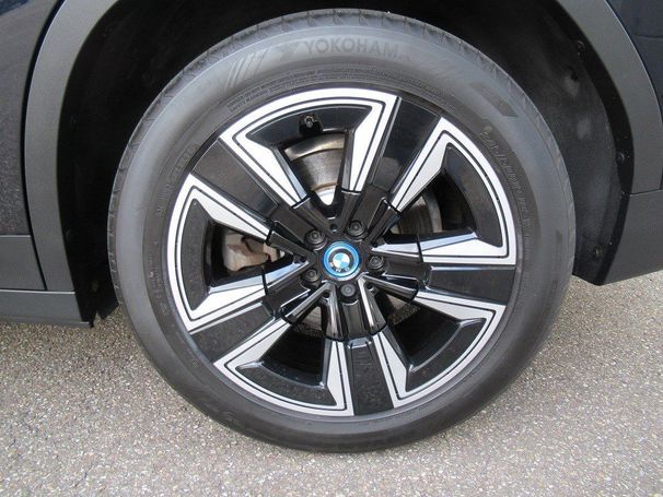 BMW iX3 210 kW image number 12