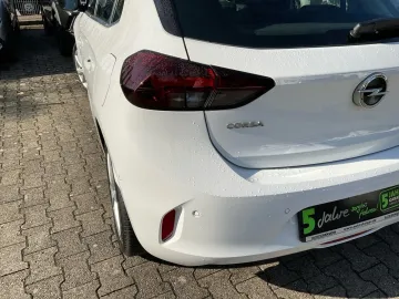 Car image 30