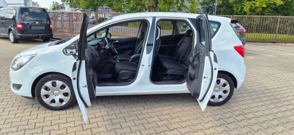 Car image 19