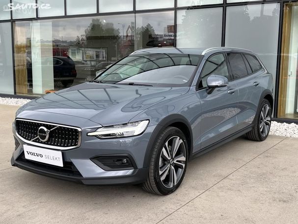 Volvo V60 Cross Country AWD B4 145 kW image number 1