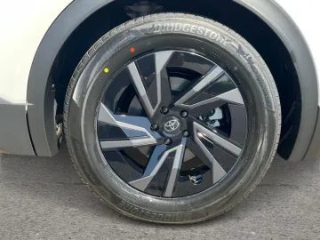 Car image 27