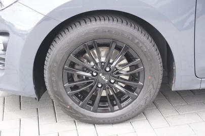 Car image 25