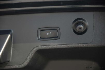 Car image 38