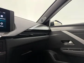 Car image 40