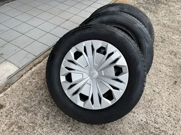 Car image 30