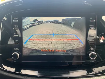 Car image 26