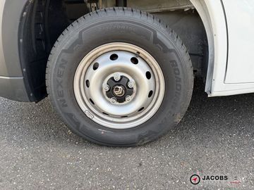 Car image 16