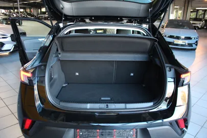 Car image 26