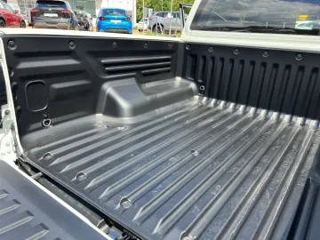 Car image 32