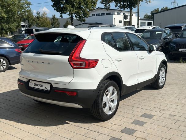 Volvo XC40 Momentum 110 kW image number 2