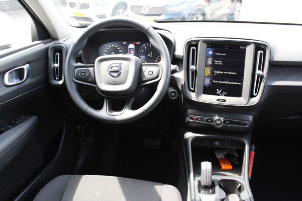 Volvo XC40 1.5 T2 Momentum 95 kW image number 4