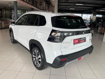 Car image 5