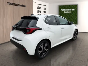 Car image 4