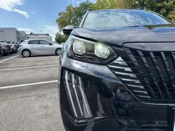 Car image 24