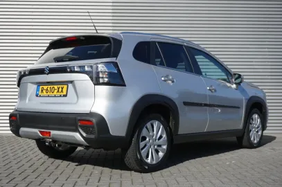 Car image 4