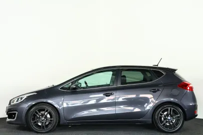 Car image 30