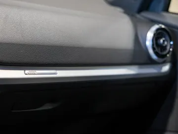 Car image 40