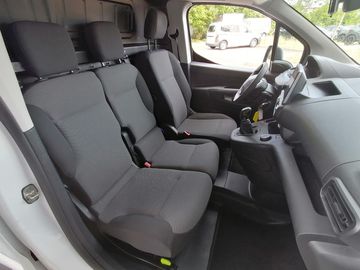 Car image 15