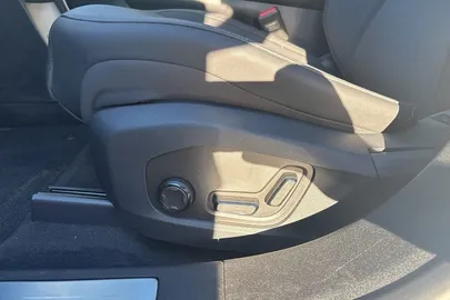 Car image 29
