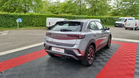 Car image 4