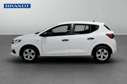 Car image 3