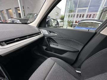 Car image 38