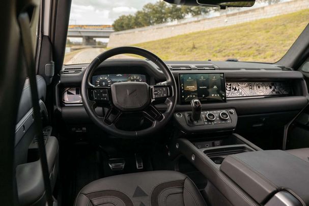 Land Rover Defender 110 2.0 P400e 301 kW image number 18