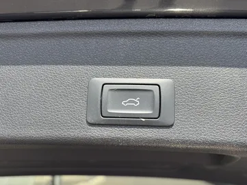 Car image 34