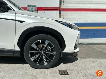 Car image 25