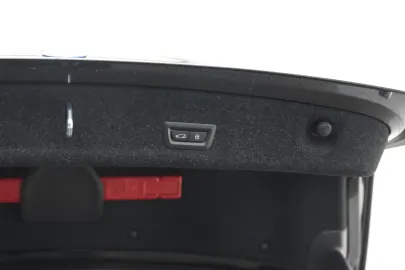Car image 32
