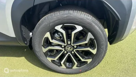 Car image 20