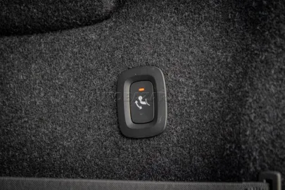 Car image 33
