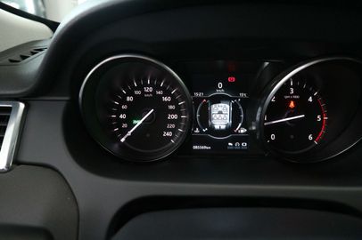 Car image 30