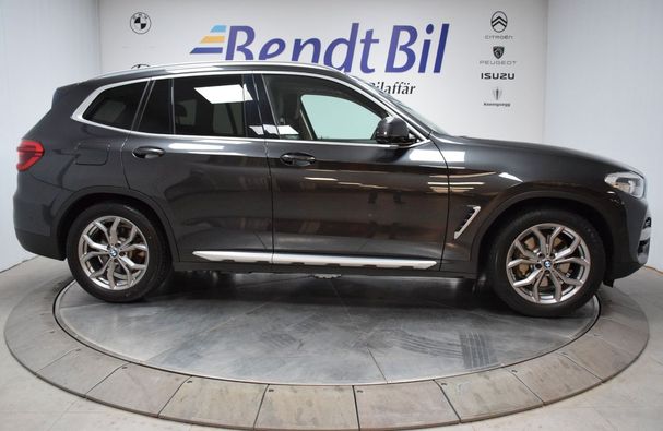 BMW X3 xDrive30e xLine 216 kW image number 10