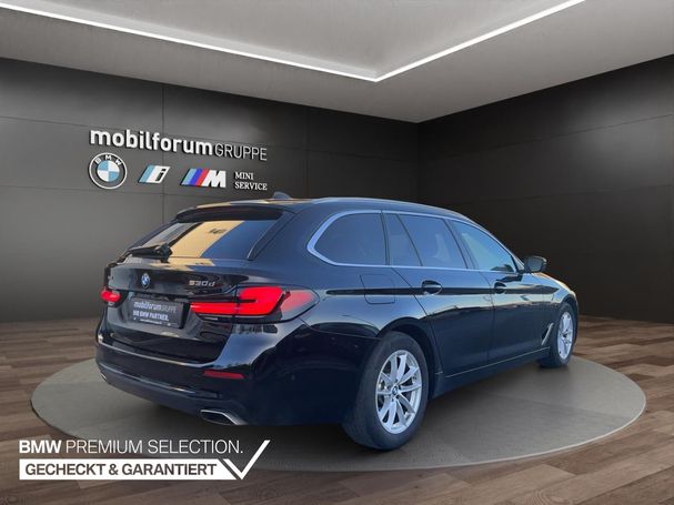 BMW 530d Touring xDrive 210 kW image number 2