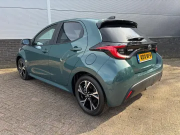 Car image 4