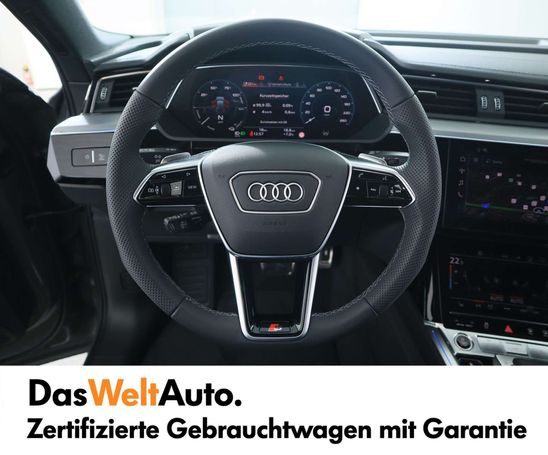 Audi Q8 55 quattro e-tron Business 250 kW image number 17