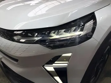 Car image 24