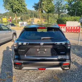 Car image 25