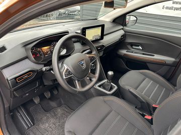 Car image 11