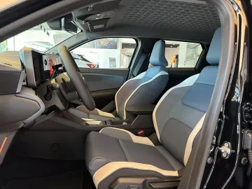 Car image 26