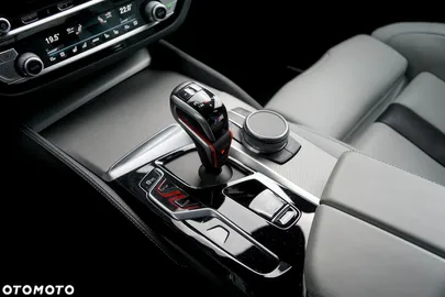 Car image 40