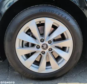 Car image 29