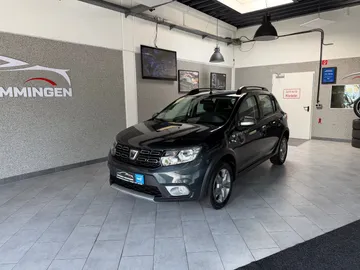 Car image 3