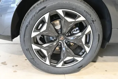 Car image 30