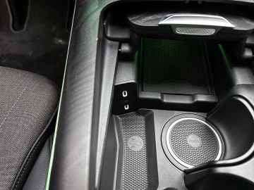Car image 37