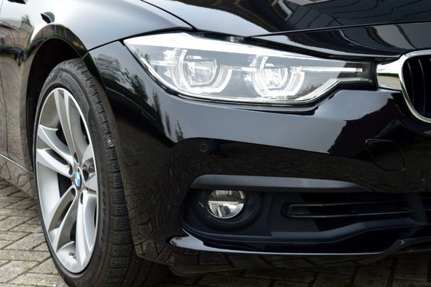 BMW 320i 135 kW image number 7