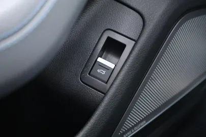 Car image 50