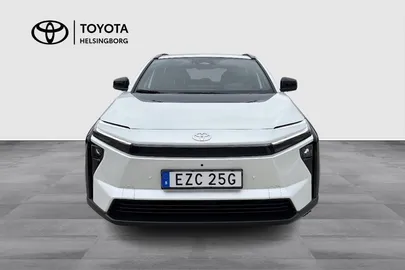 Car image 3