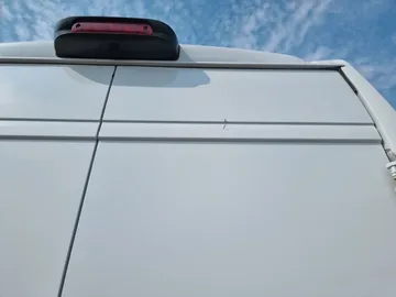 Car image 28